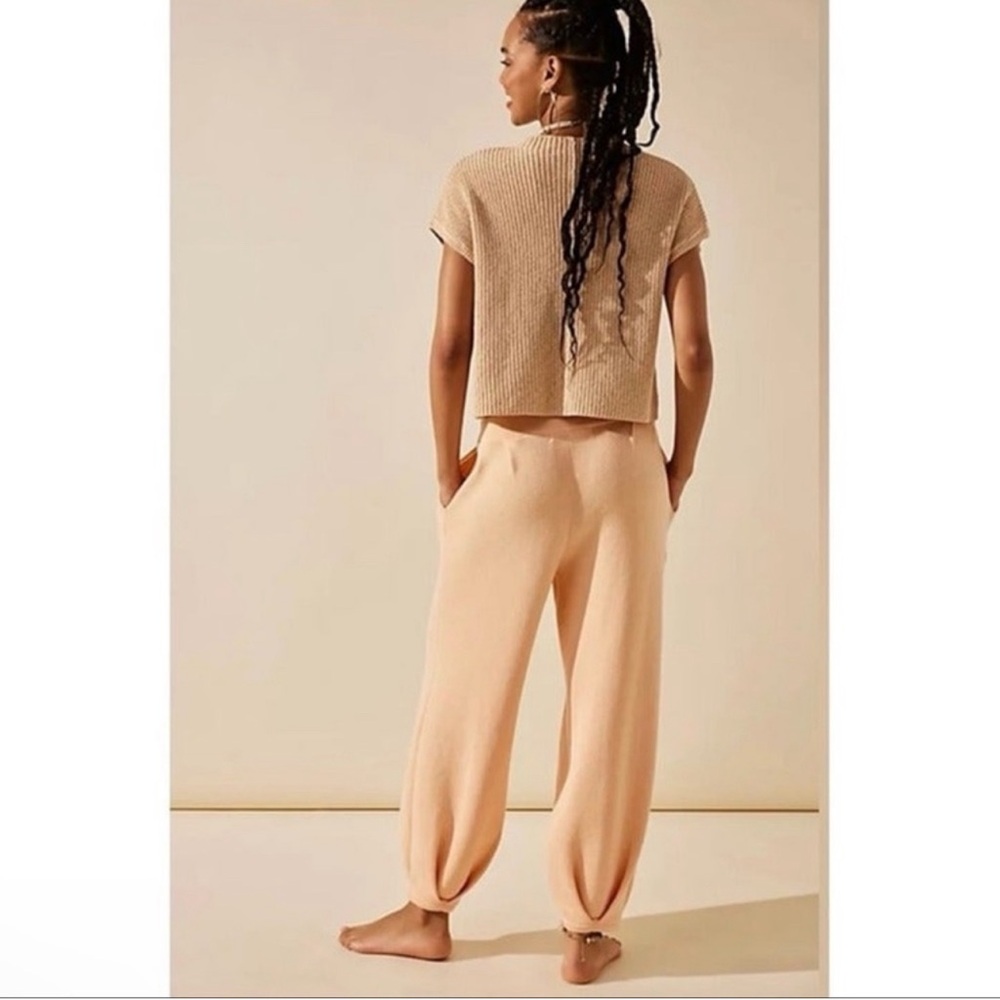 Free People Freya Sweater 2 Piece Pant Set in Summer Peach Combo Size XS 🎉🌟